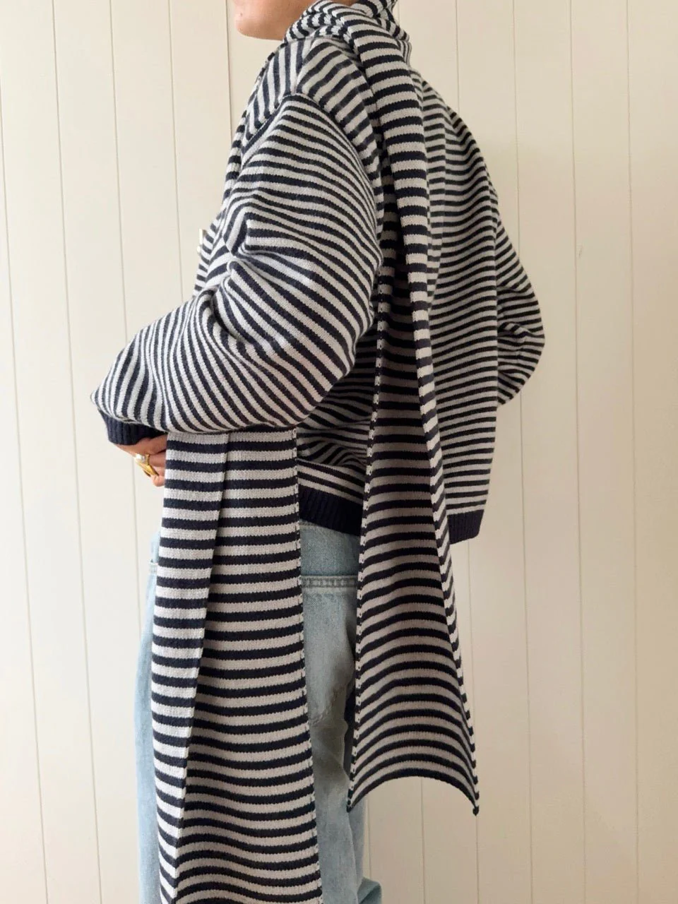 ALVA KNIT WITH SCARF IN NAVY AND GREY - Image 7