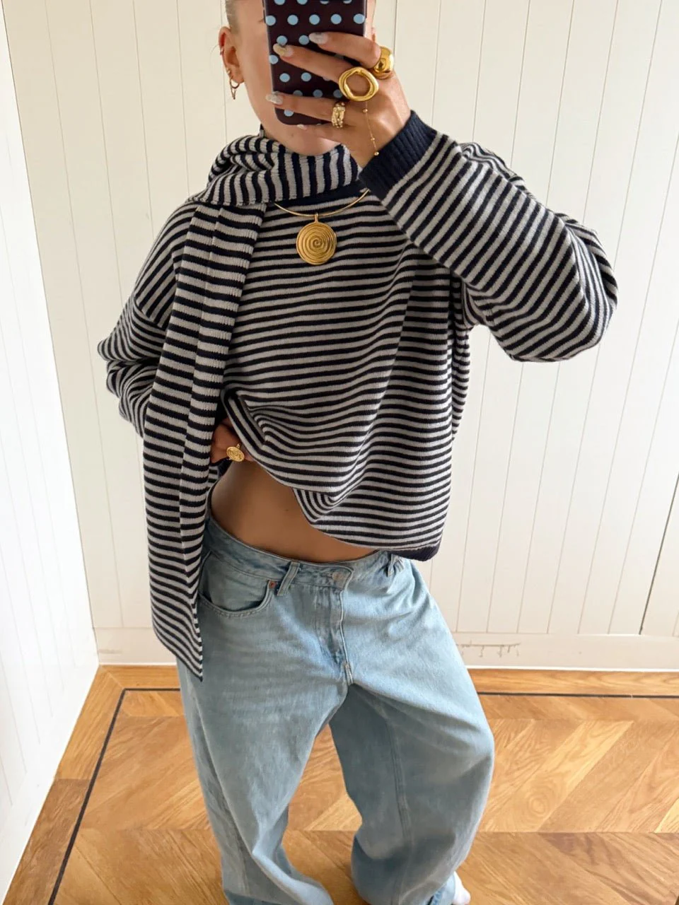 ALVA KNIT WITH SCARF IN NAVY AND GREY - Image 9