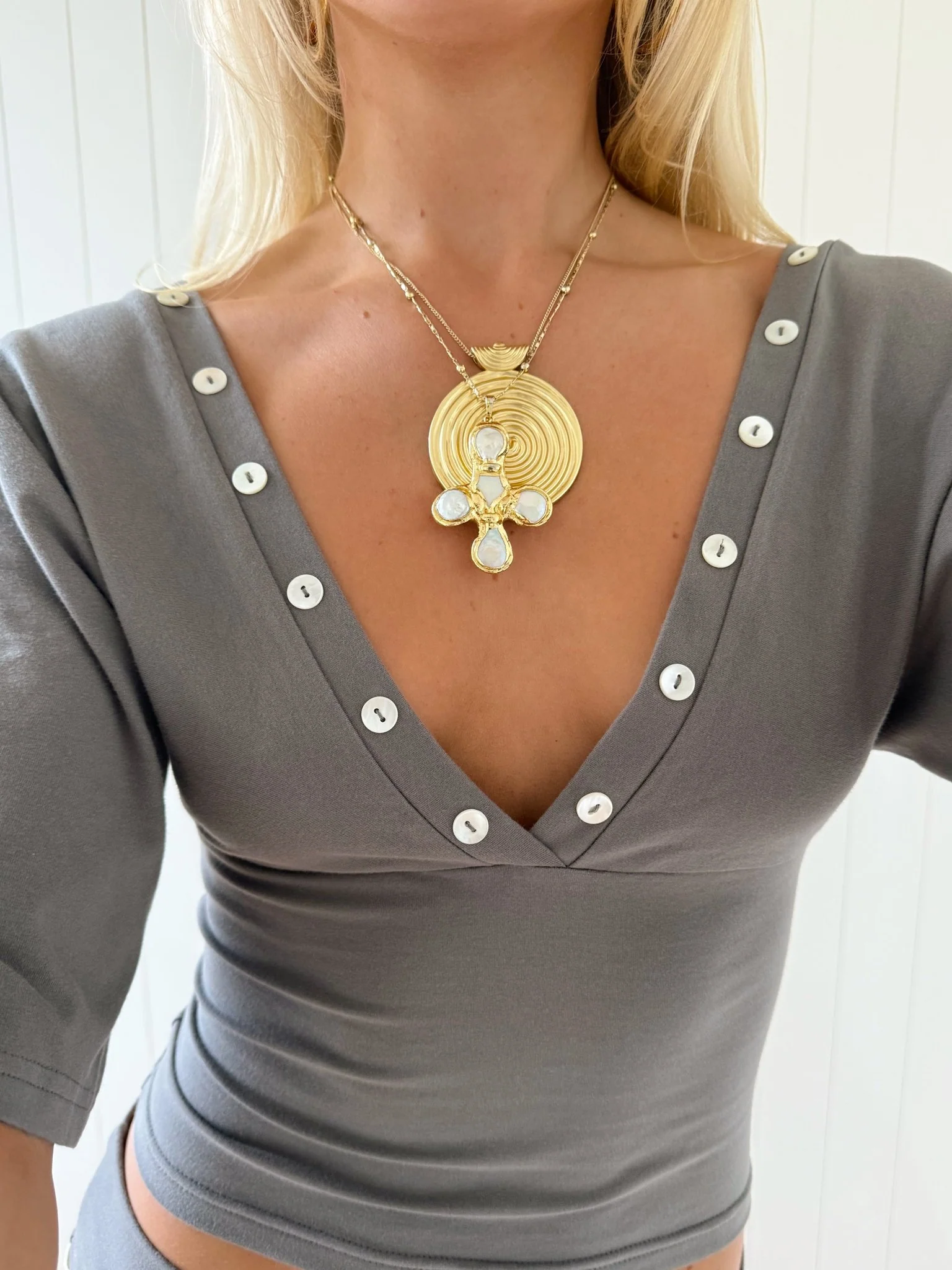 MAEVE SHELL BUTTONS V-NECK TOP IN SMOKE - Image 5