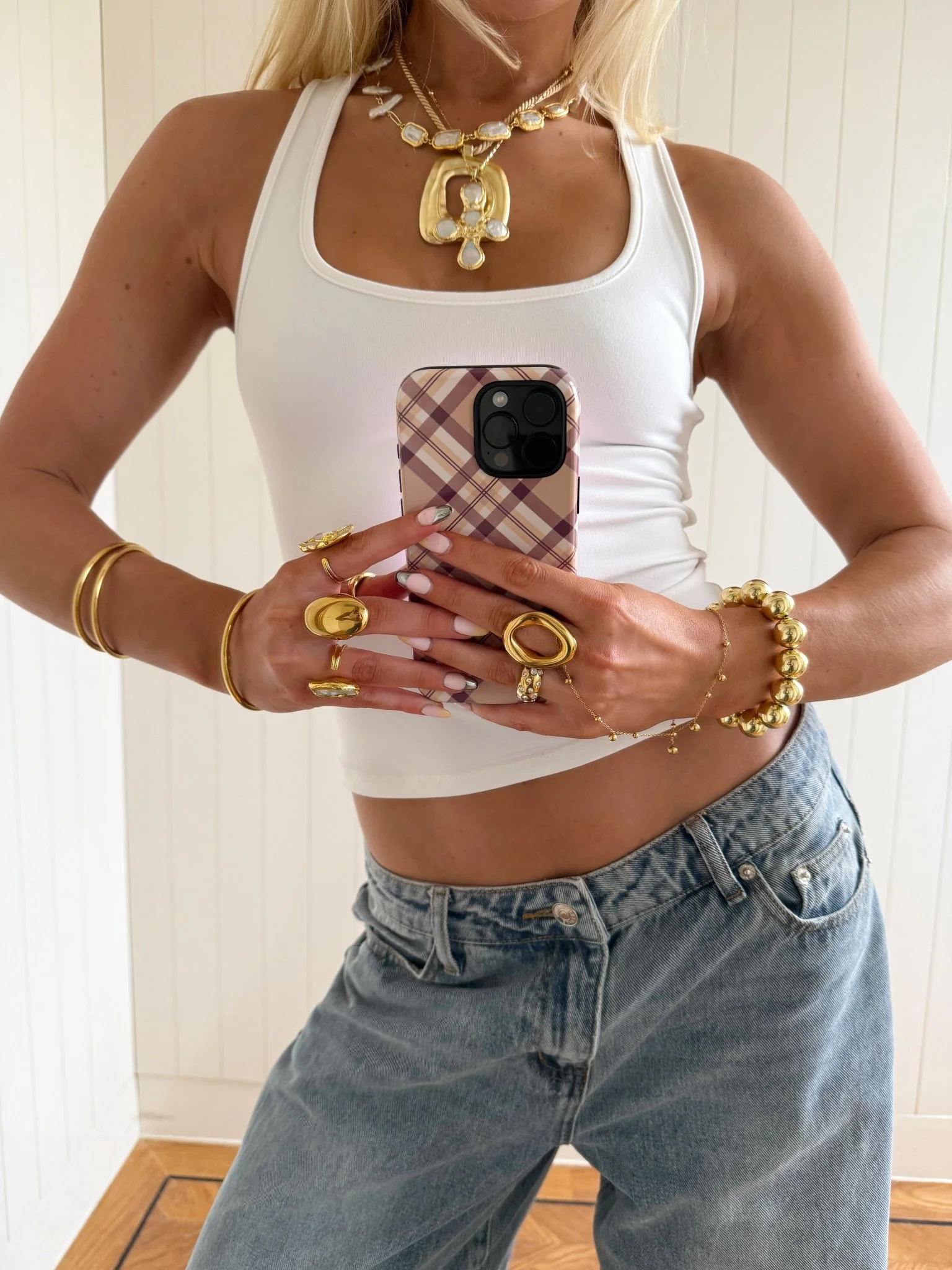 SIGNATURE SQUARE NECK TANK TOP IN WHITE - Image 3