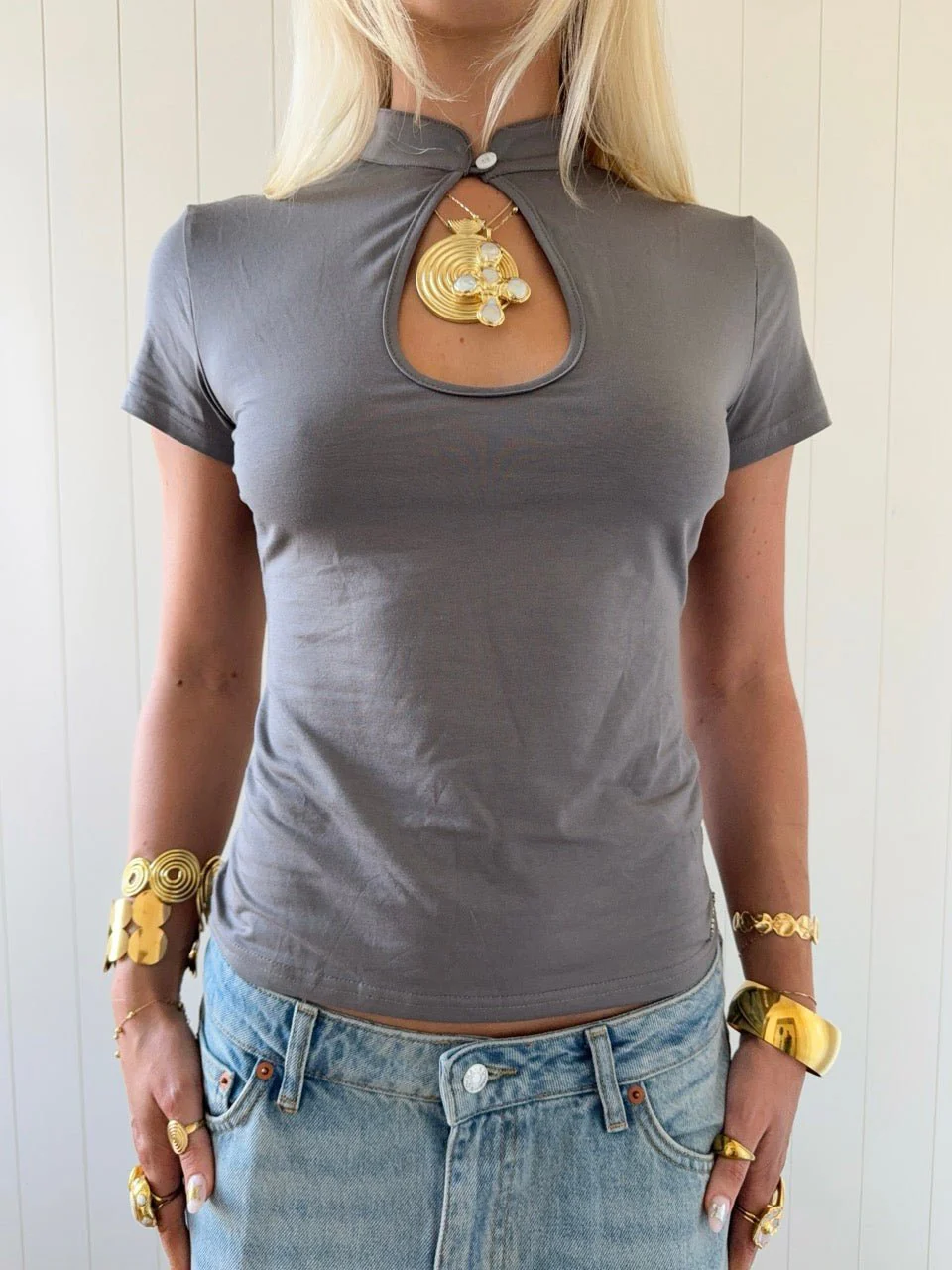 VILDE CUTOUT COLLAR TOP IN GREY - Image 5