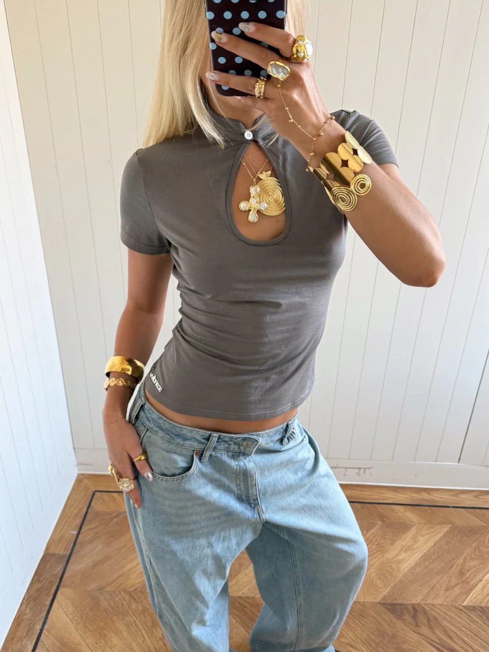 VILDE CUTOUT COLLAR TOP IN GREY - Image 7